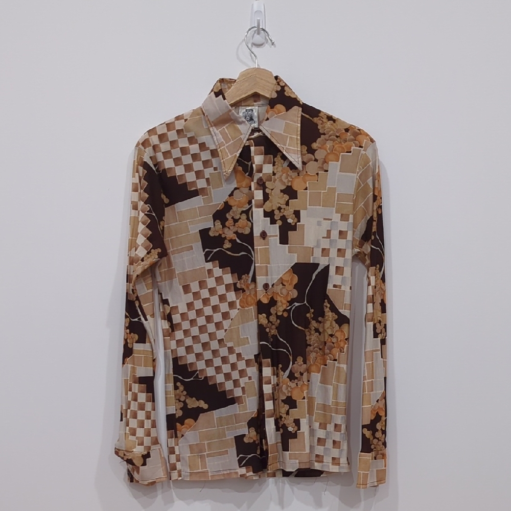 Vintage Kensington California Abstract Pattern Long Lapel Light Shirt